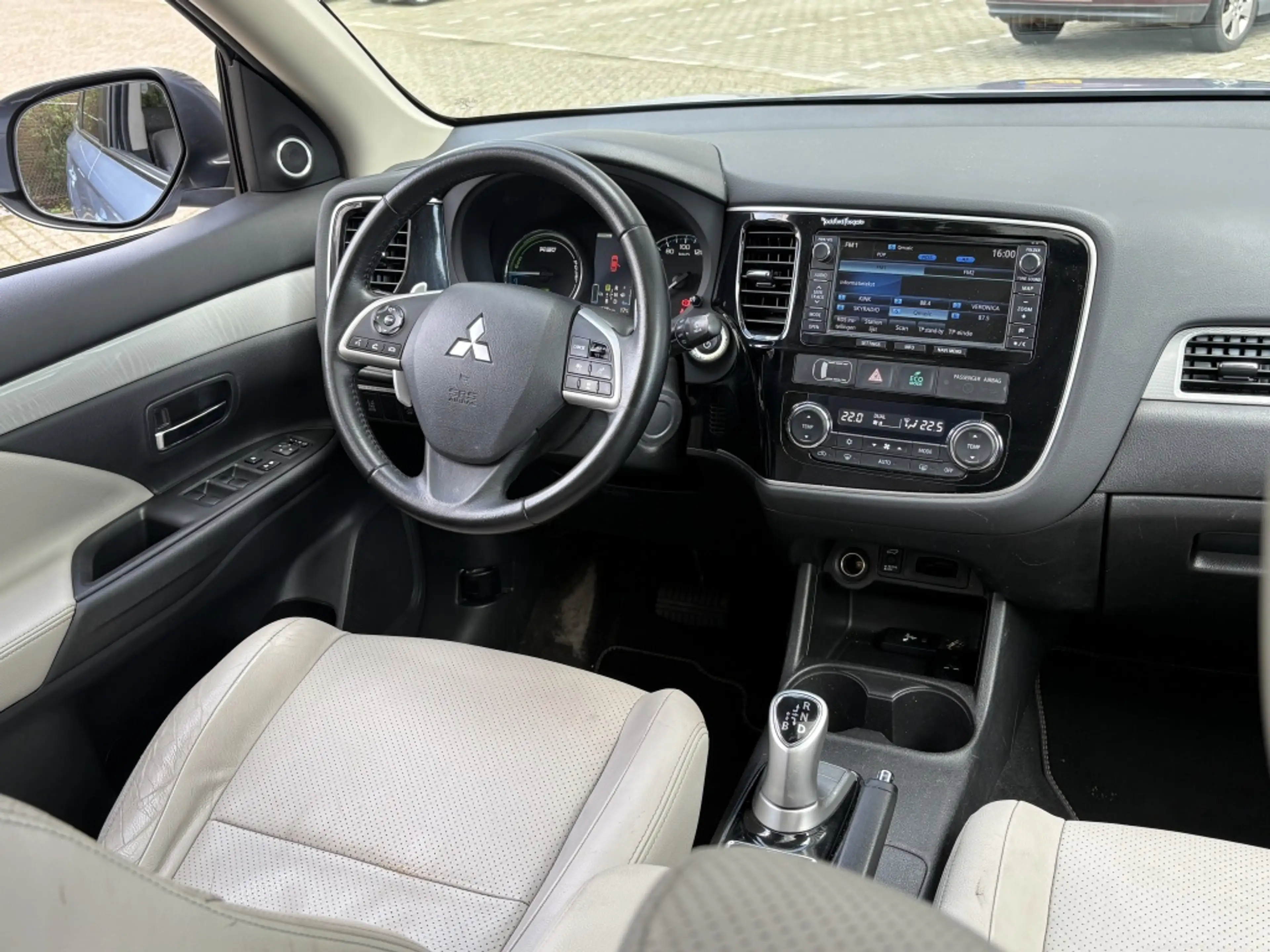 Mitsubishi Outlander 2.0 PHEV Instyle+ Acc Navi Clima Dakje Trekhaak — photo 2