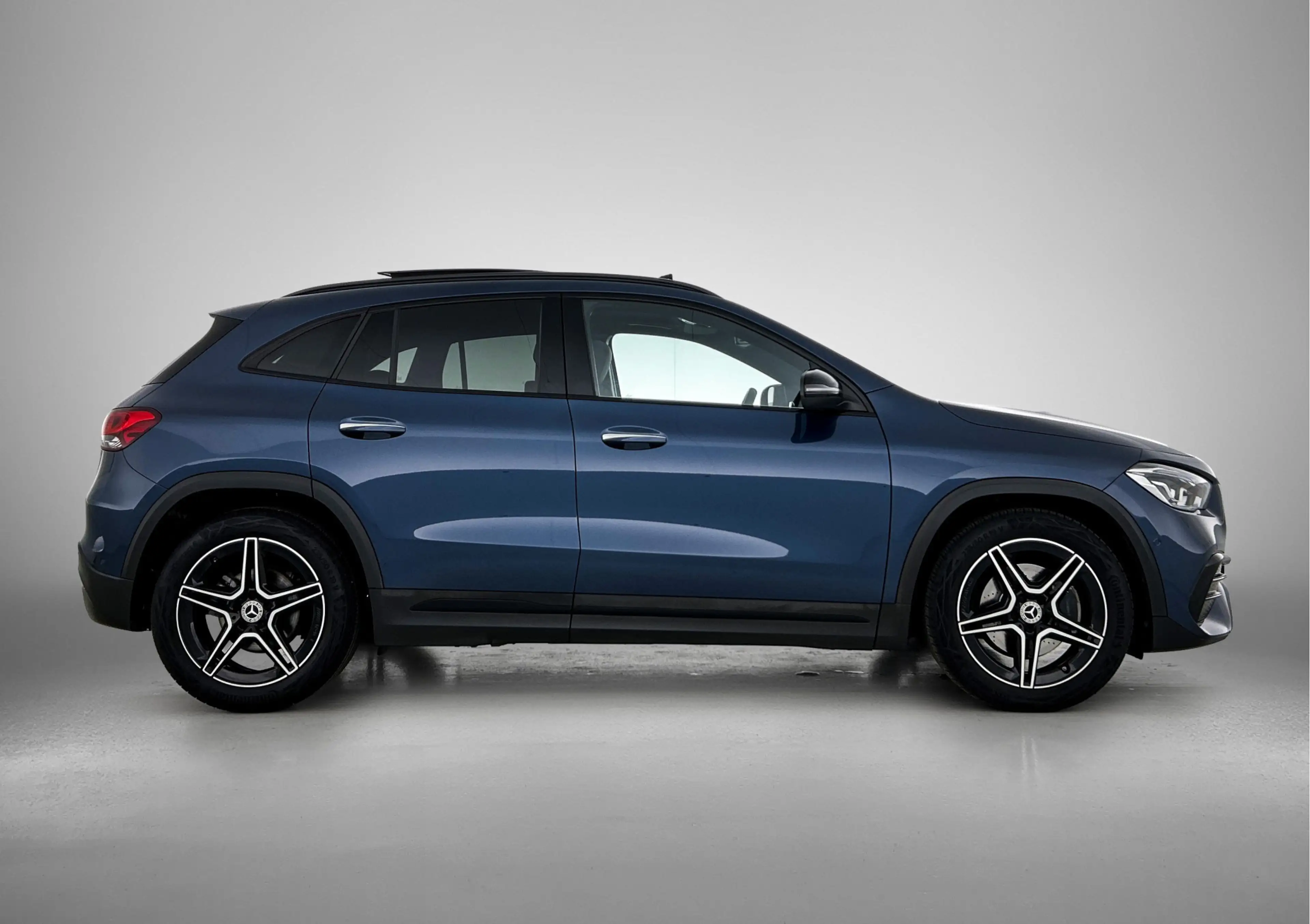 Mercedes-Benz GLA 180 AMG Line Panoramadak | Stoelverwarming | Sfeerverl — photo 14
