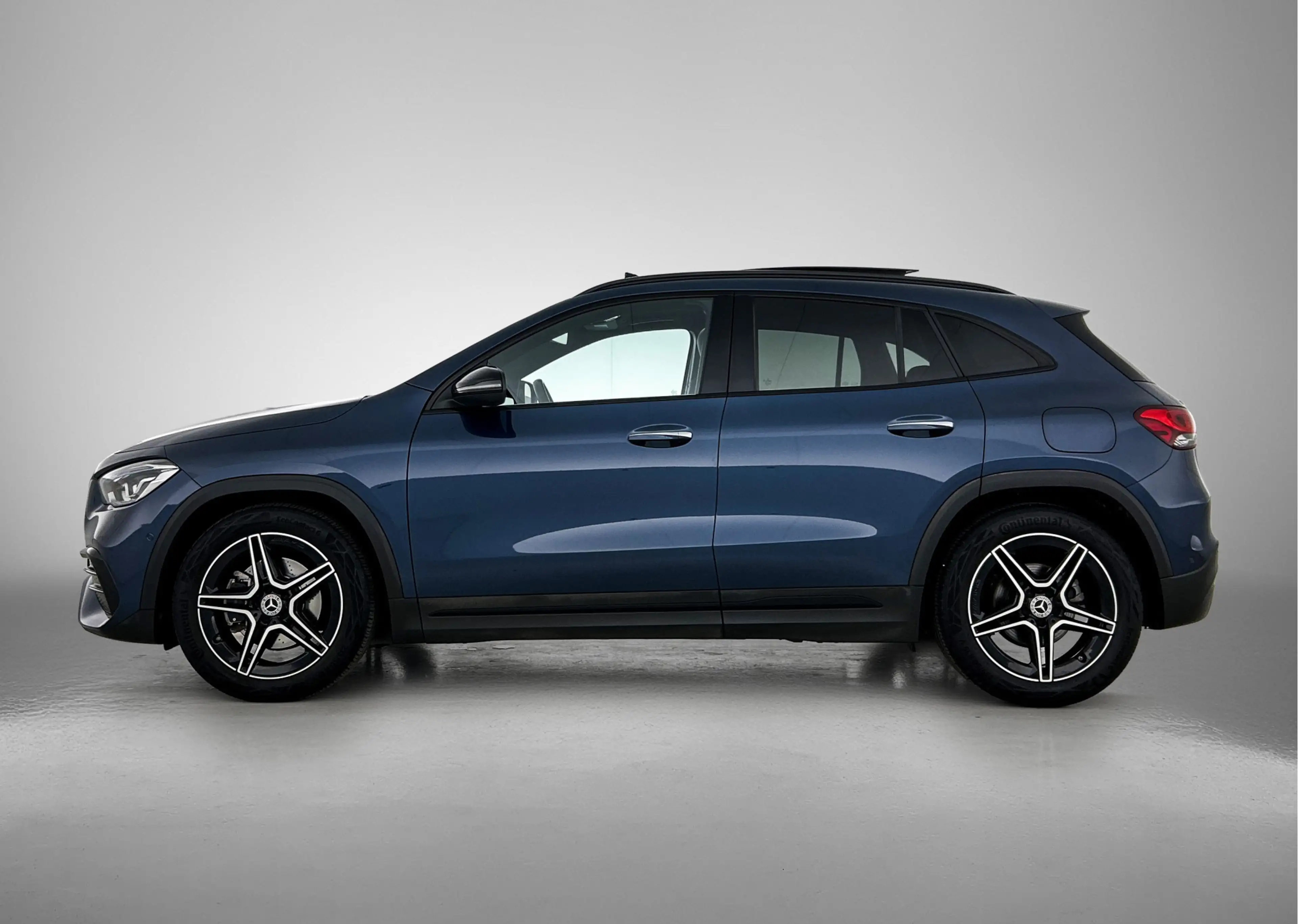 Mercedes-Benz GLA 180 AMG Line Panoramadak | Stoelverwarming | Sfeerverl — photo 3