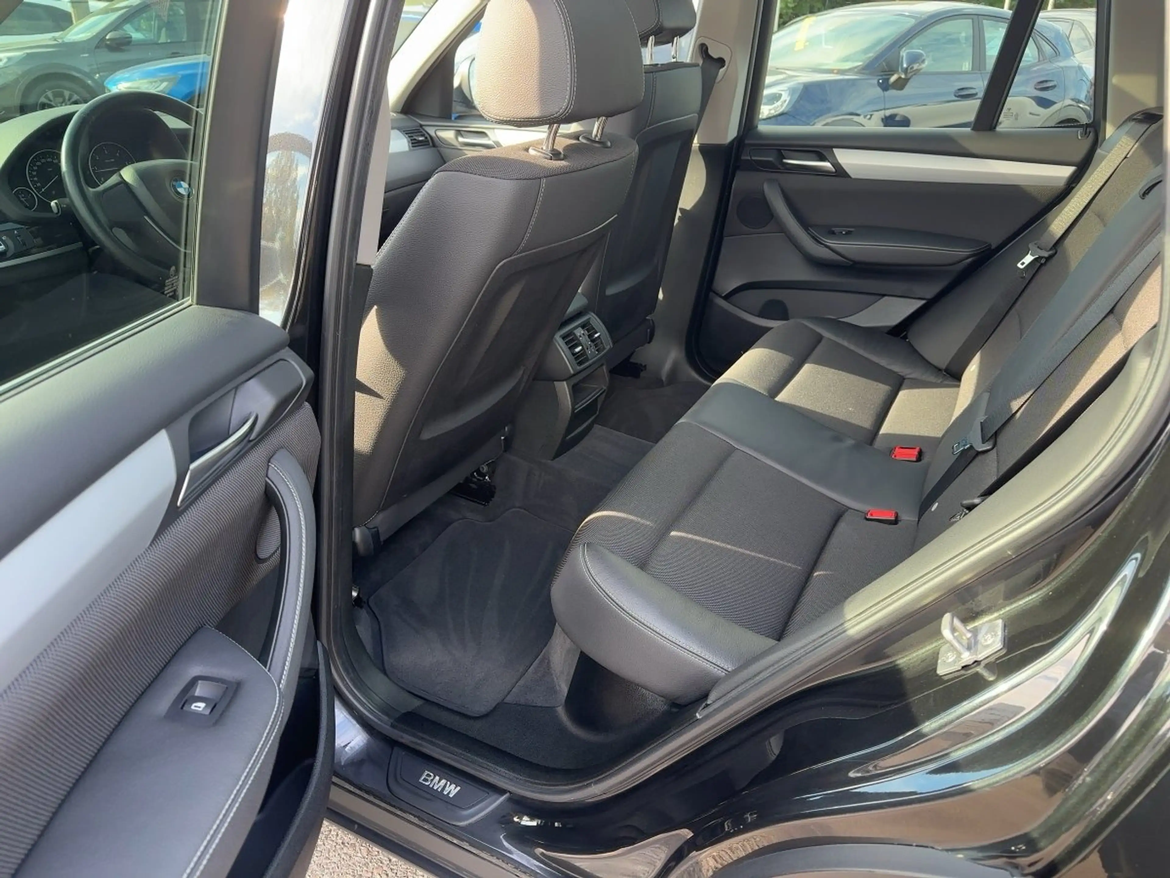 BMW X3 xDrive 20 d PANO AHK PDC SD 2xKlima AUT KlimaA — photo 10