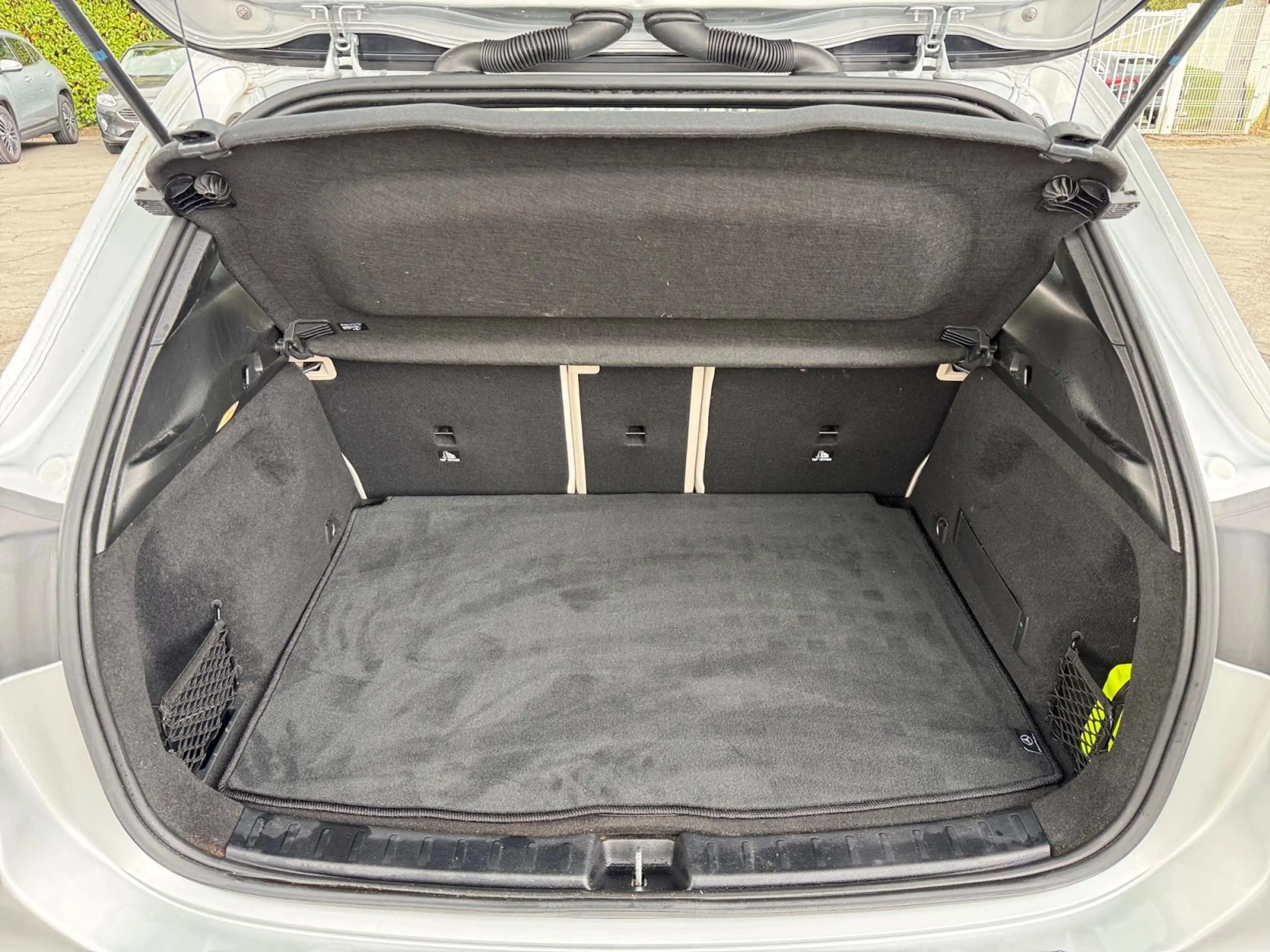 Mercedes-Benz GLA 200 Progressive — photo 18