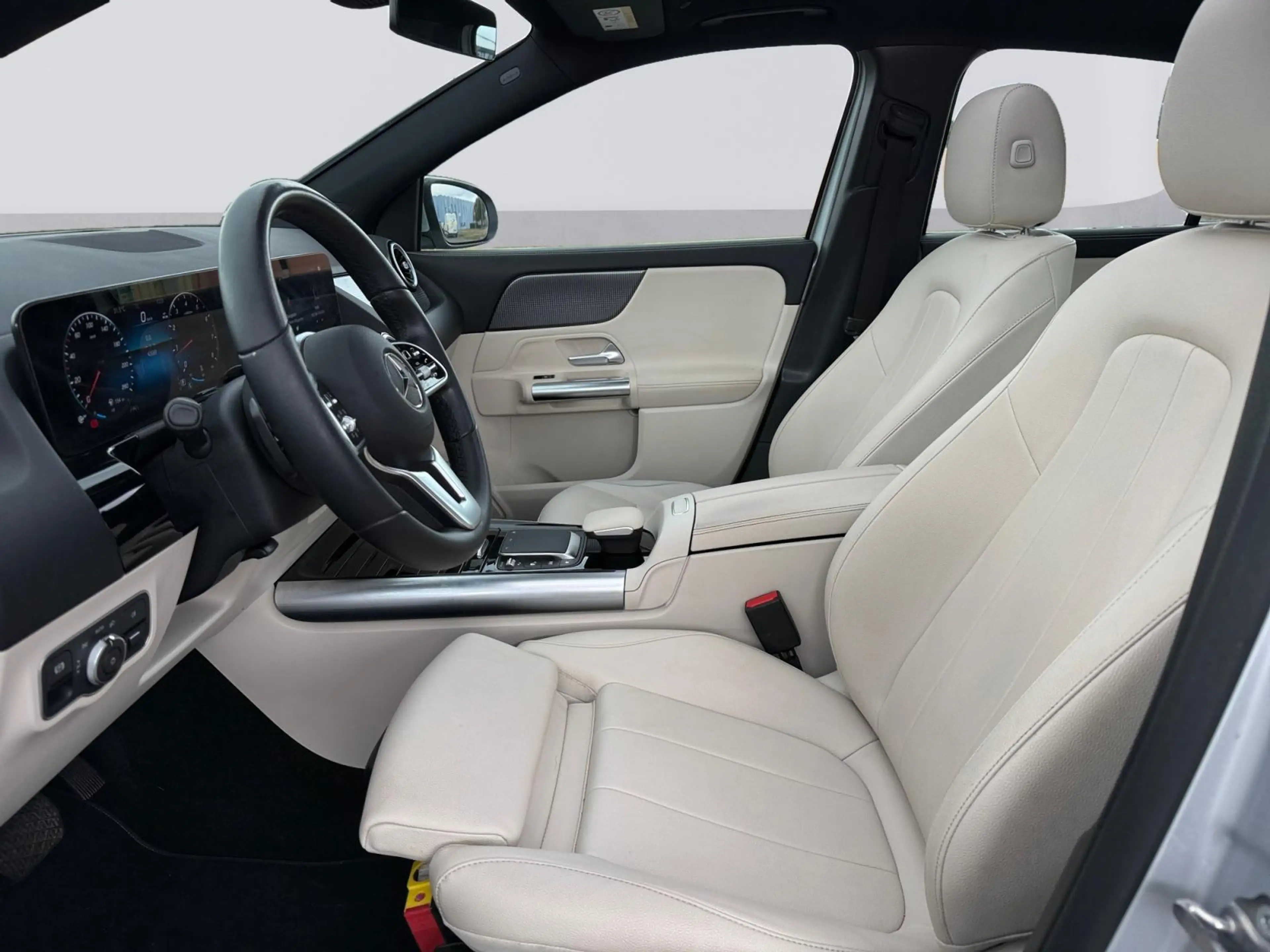 Mercedes-Benz GLA 200 Progressive — photo 11