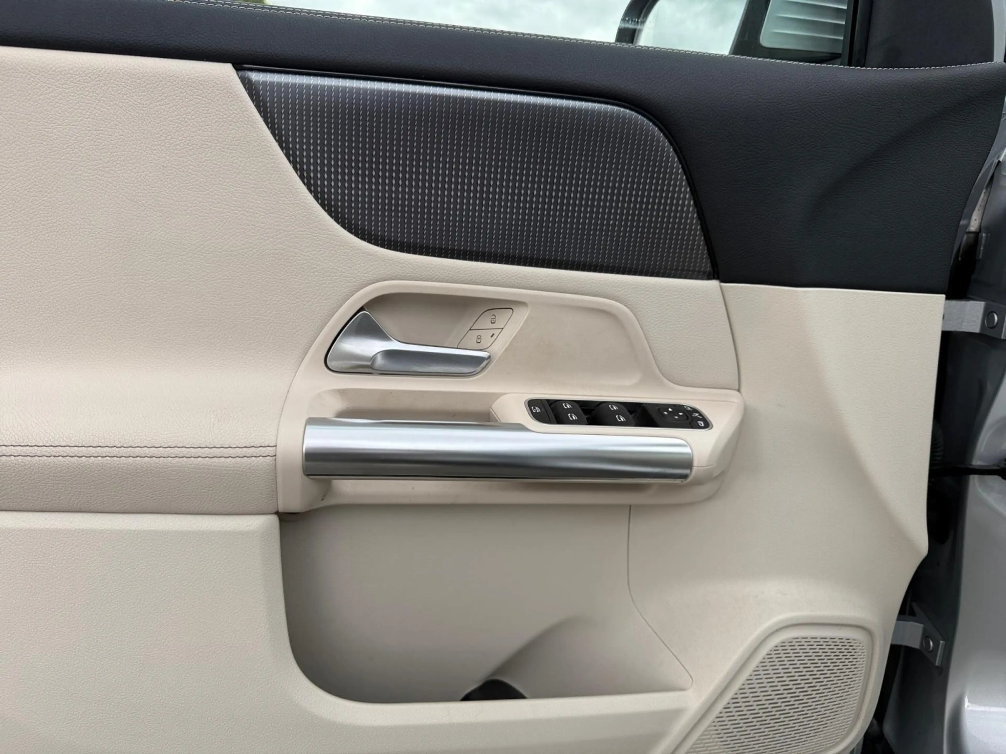 Mercedes-Benz GLA 200 Progressive — photo 10