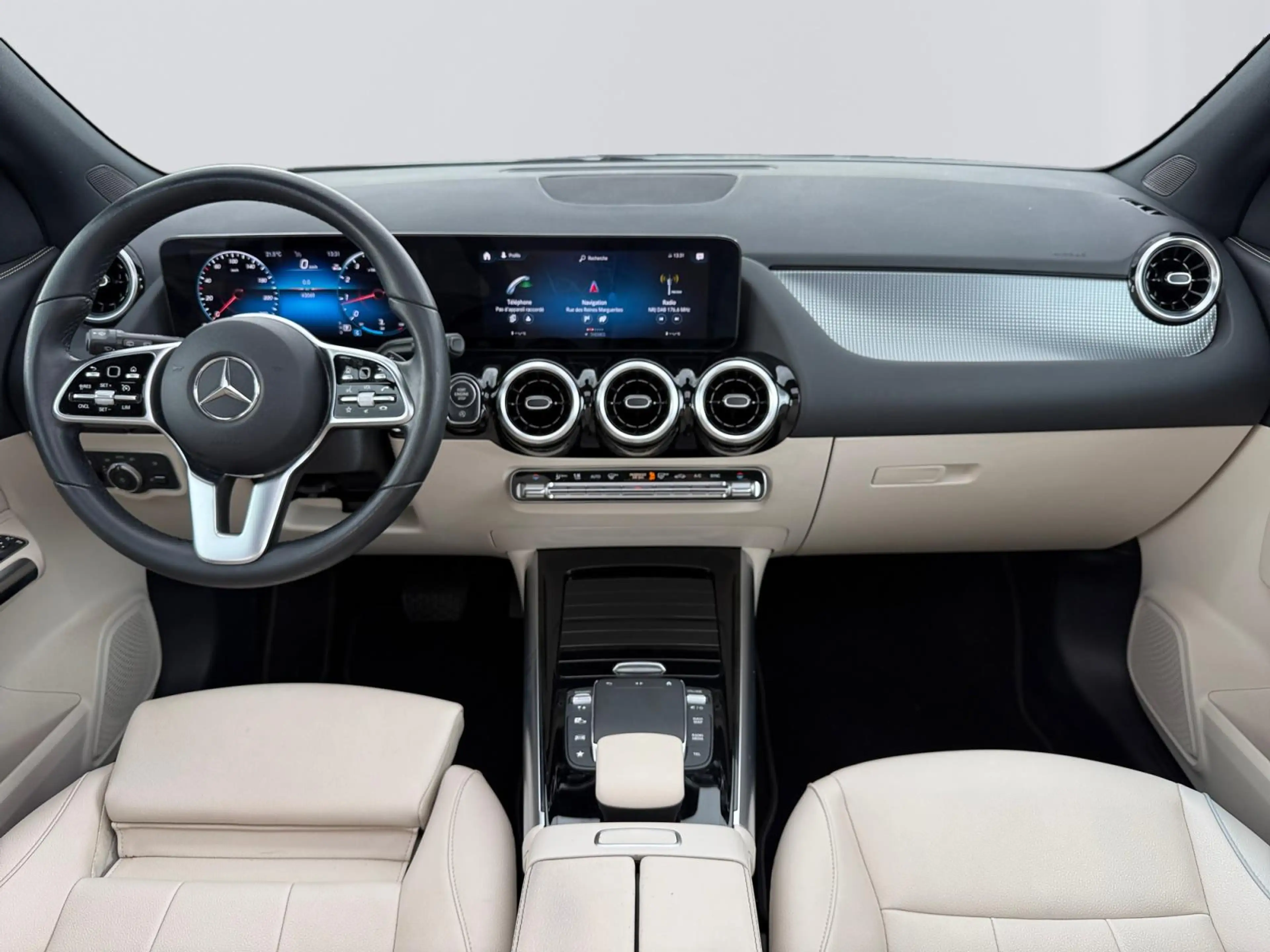 Mercedes-Benz GLA 200 Progressive — photo 13