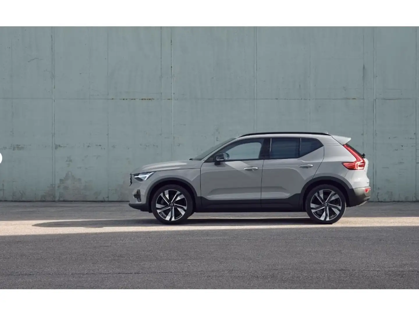 Volvo XC40 Ultra B3 Mild hybrid Benzine Dark Grigio - 2