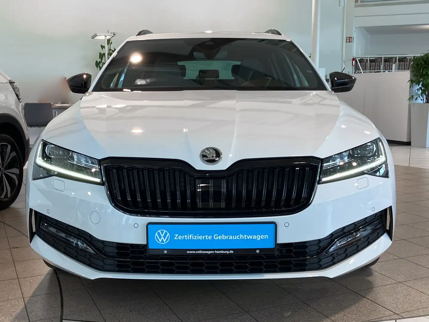 Skoda Superb Combi 2.0 TDI Sportline LED Rückfahrkamer Wit - 2