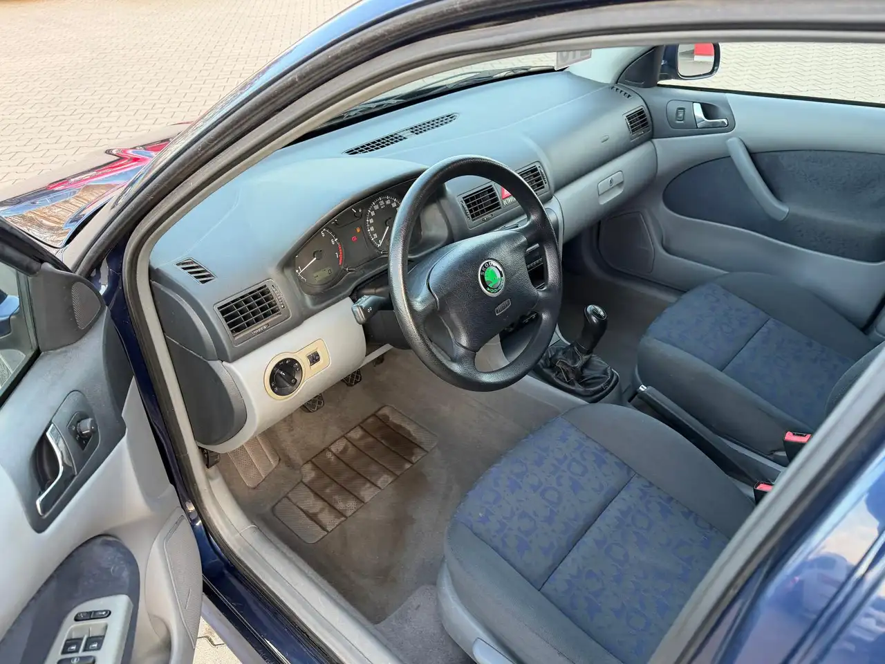 Skoda Octavia Combi 1.6 GLX*KLIMA*4x el.FENSTERHEBER*RADIO/CD-WE, foto 6