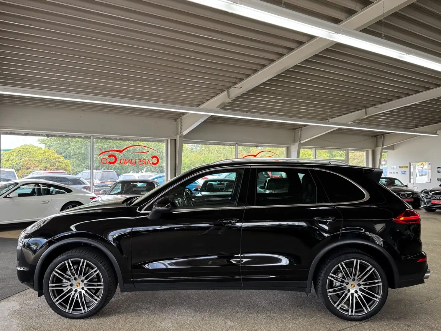 Porsche Cayenne S Diesel *AHK*SHZ*NAV*PAN*TEM*PDC*RK*19% Schwarz - 2