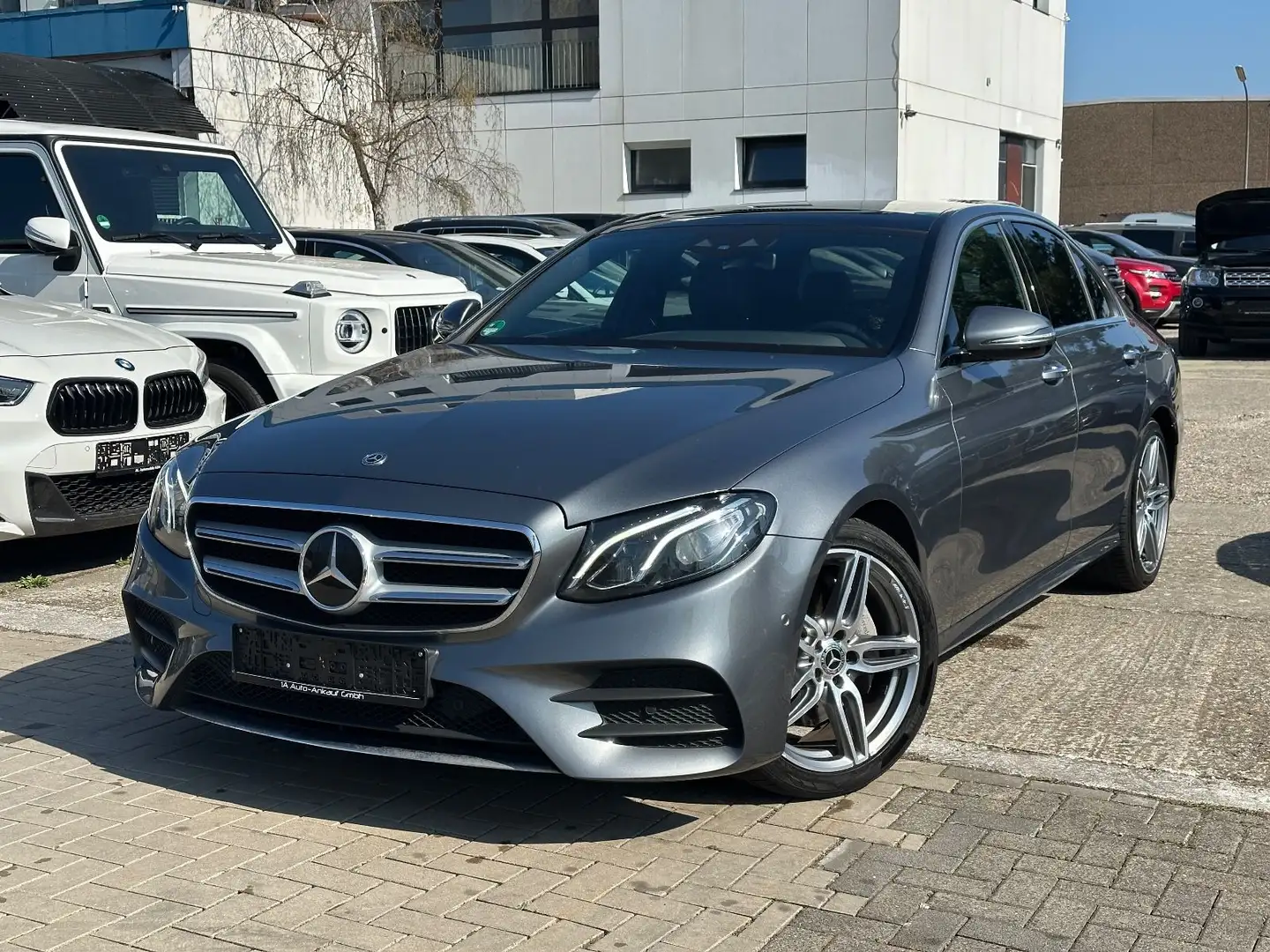 Mercedes-Benz E 300 d AMG/Leder/Panor/ Šedá - 1