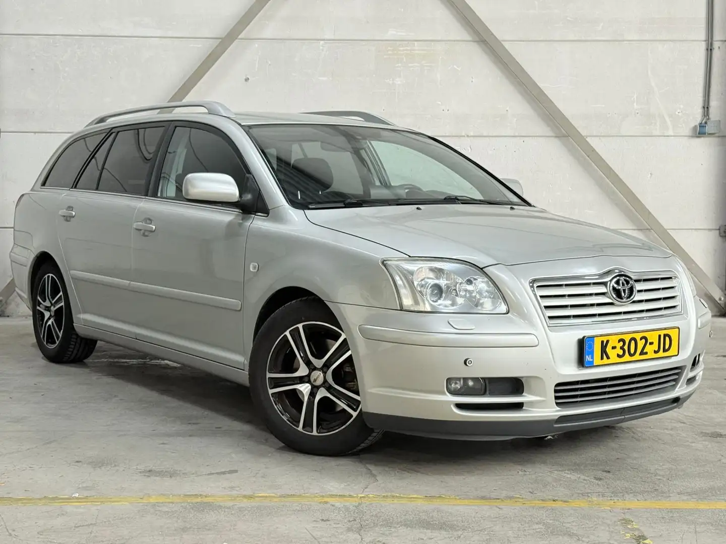 Toyota Avensis Wagon 2.4 VVTi Linea Luna - Automaat - Parkeersens Grau - 2