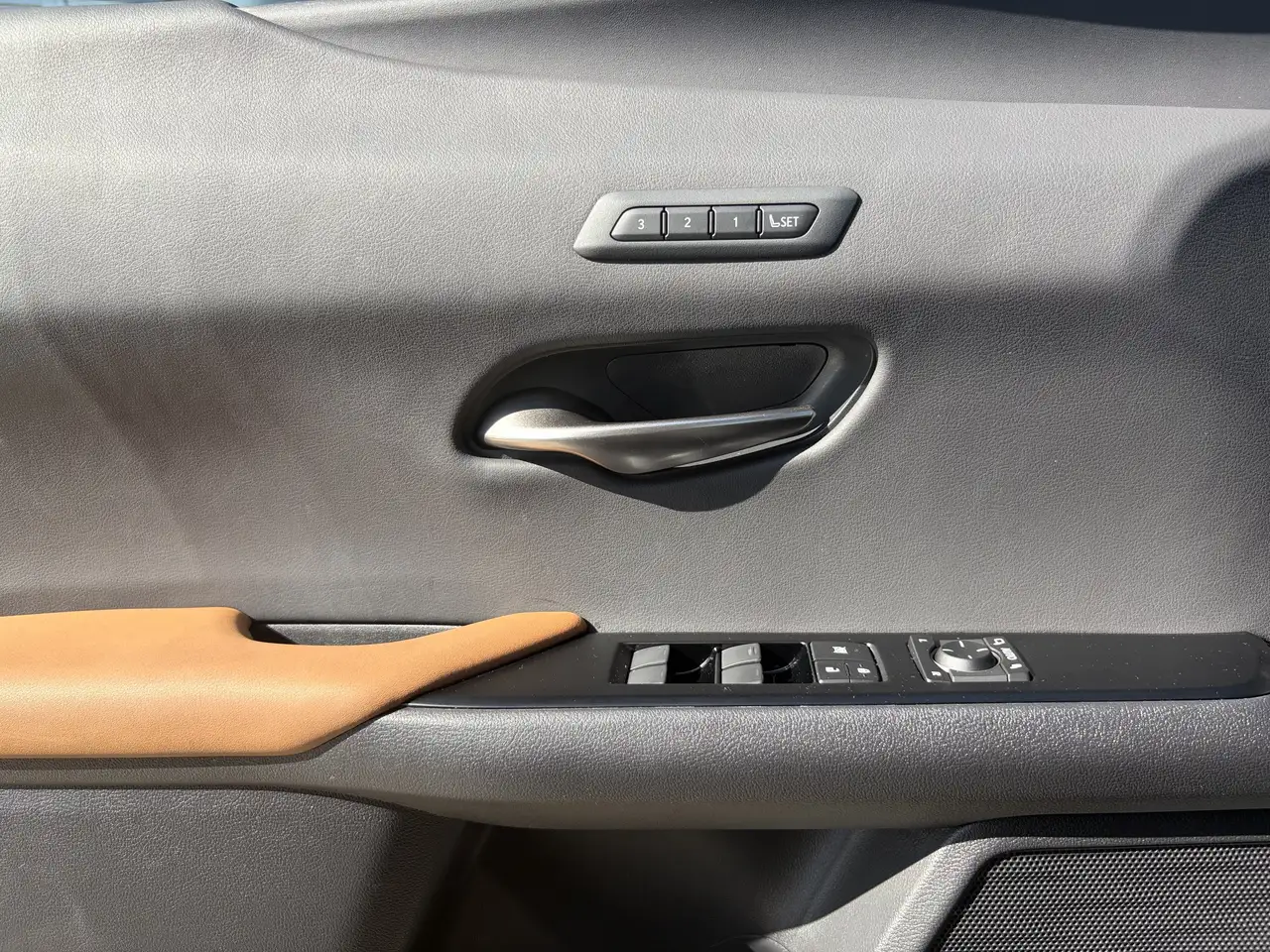 Lexus UX снимка Lexus UX