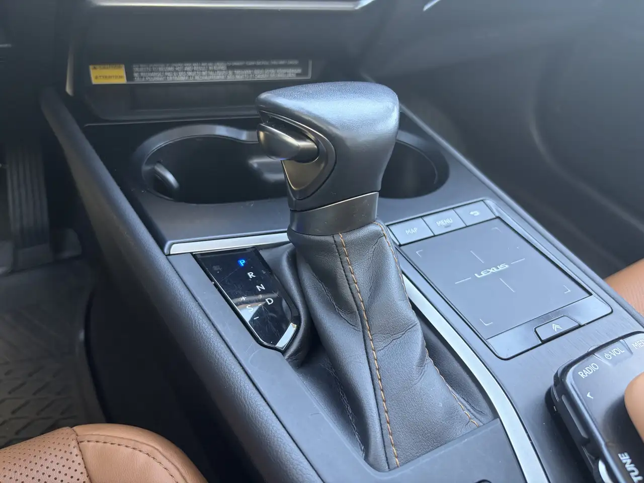 Lexus UX снимка Lexus UX