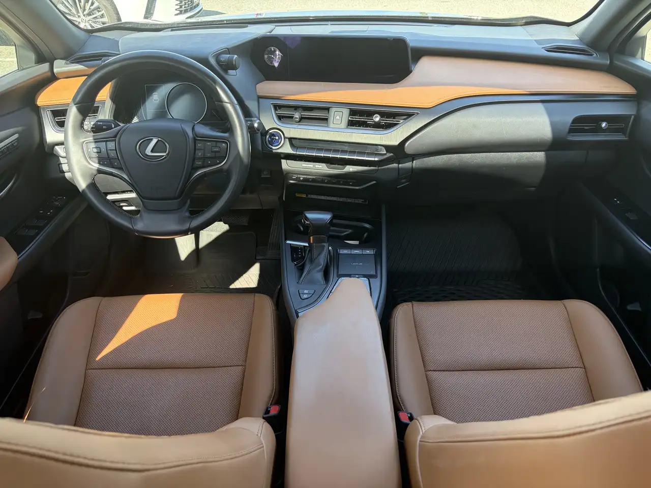Lexus UX снимка Lexus UX