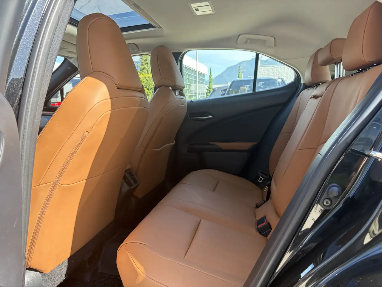 Lexus UX снимка Lexus UX