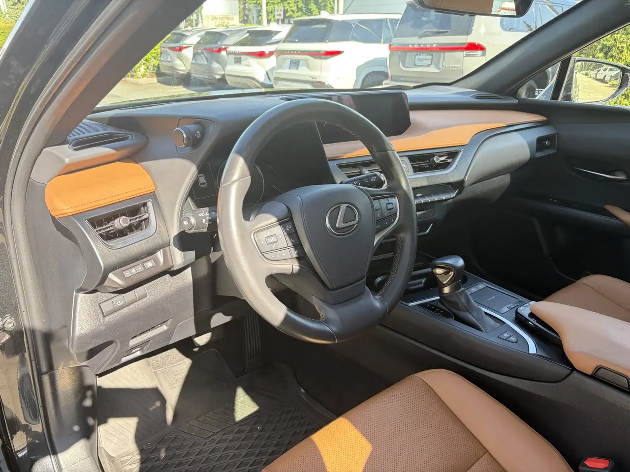 Lexus UX снимка Lexus UX