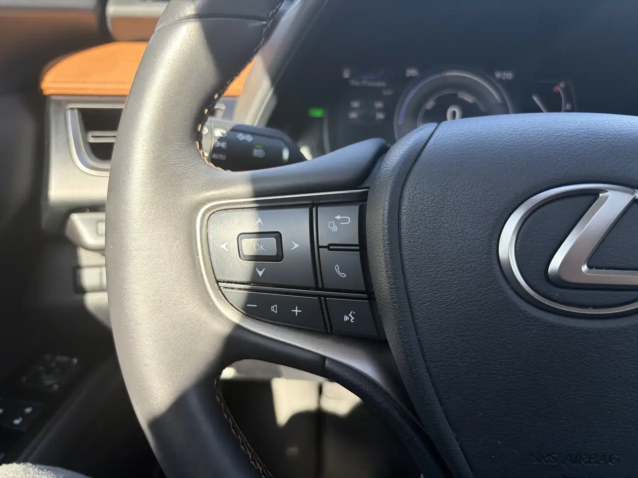 Lexus UX снимка Lexus UX