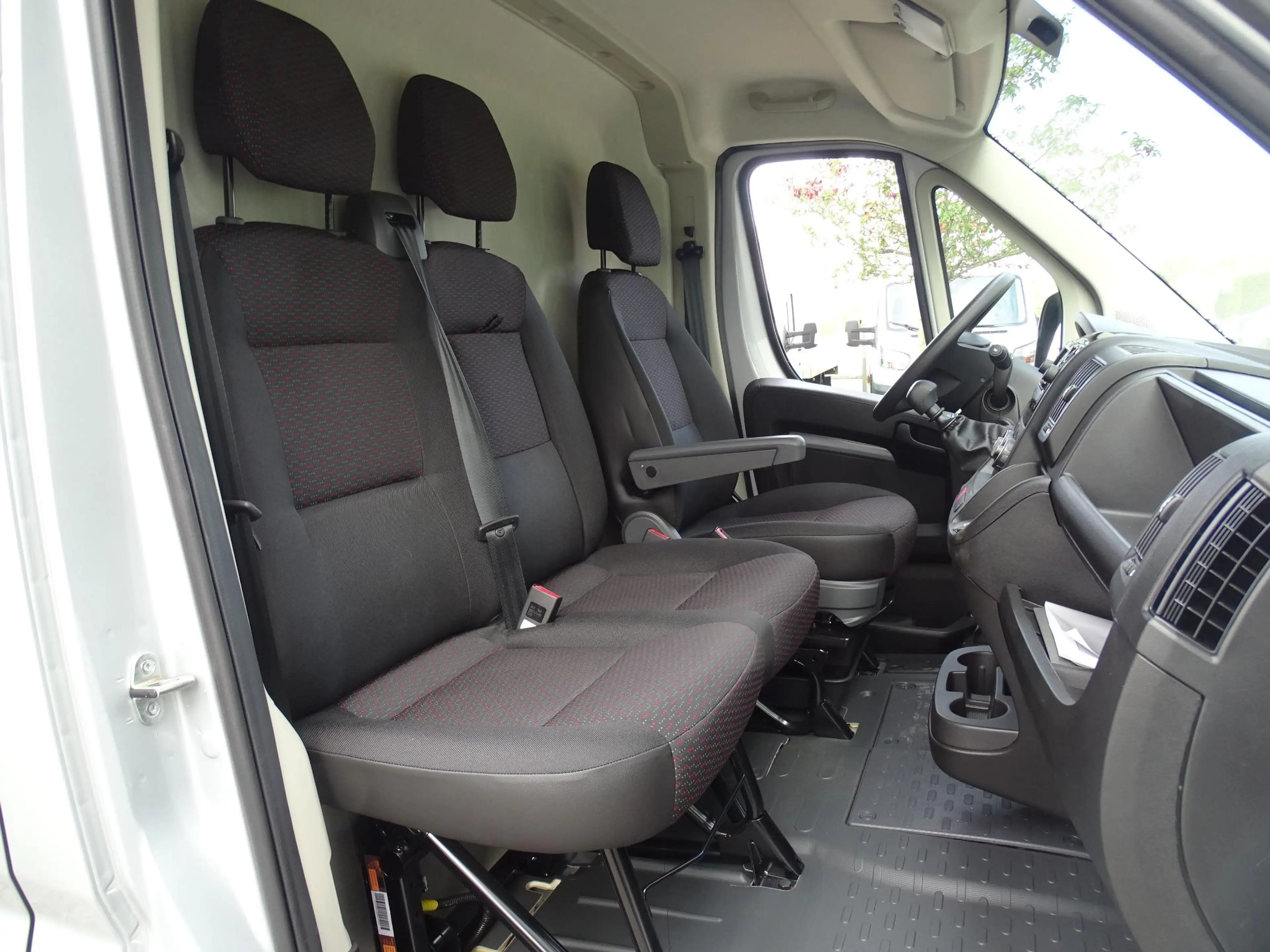 Opel Movano 3500 2.2 L Turbo D 121kW L3H2 Heavy — photo 9