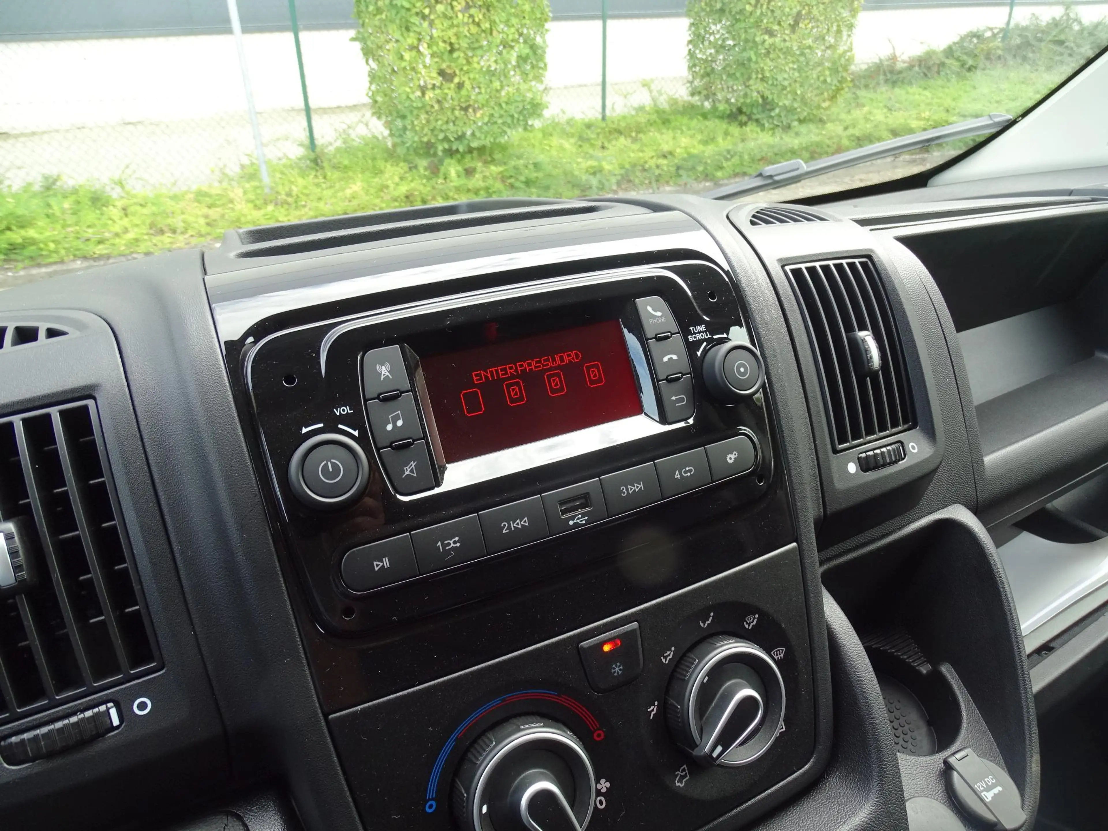 Opel Movano 3500 2.2 L Turbo D 121kW L3H2 Heavy — photo 12