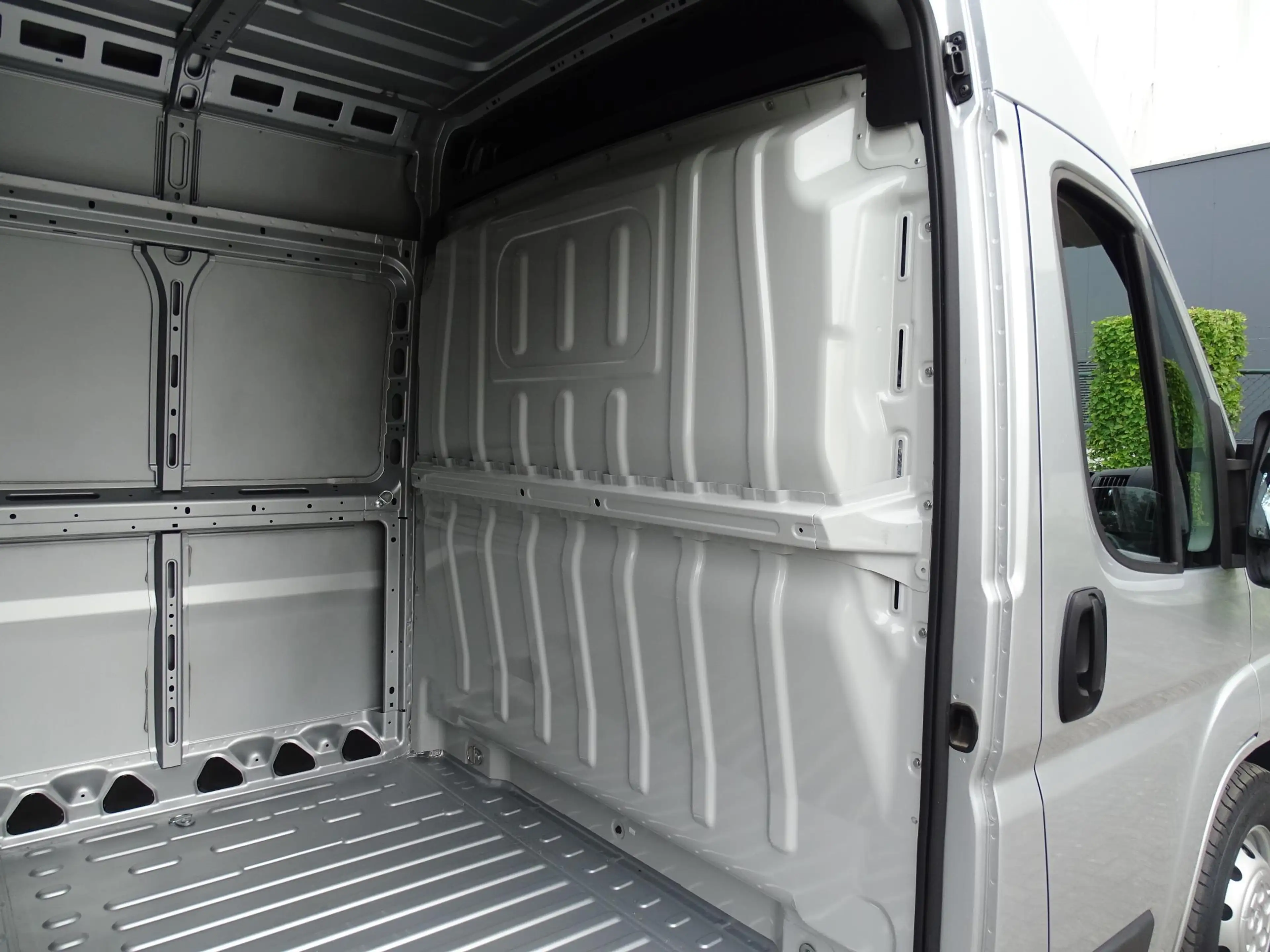 Opel Movano 3500 2.2 L Turbo D 121kW L3H2 Heavy — photo 10