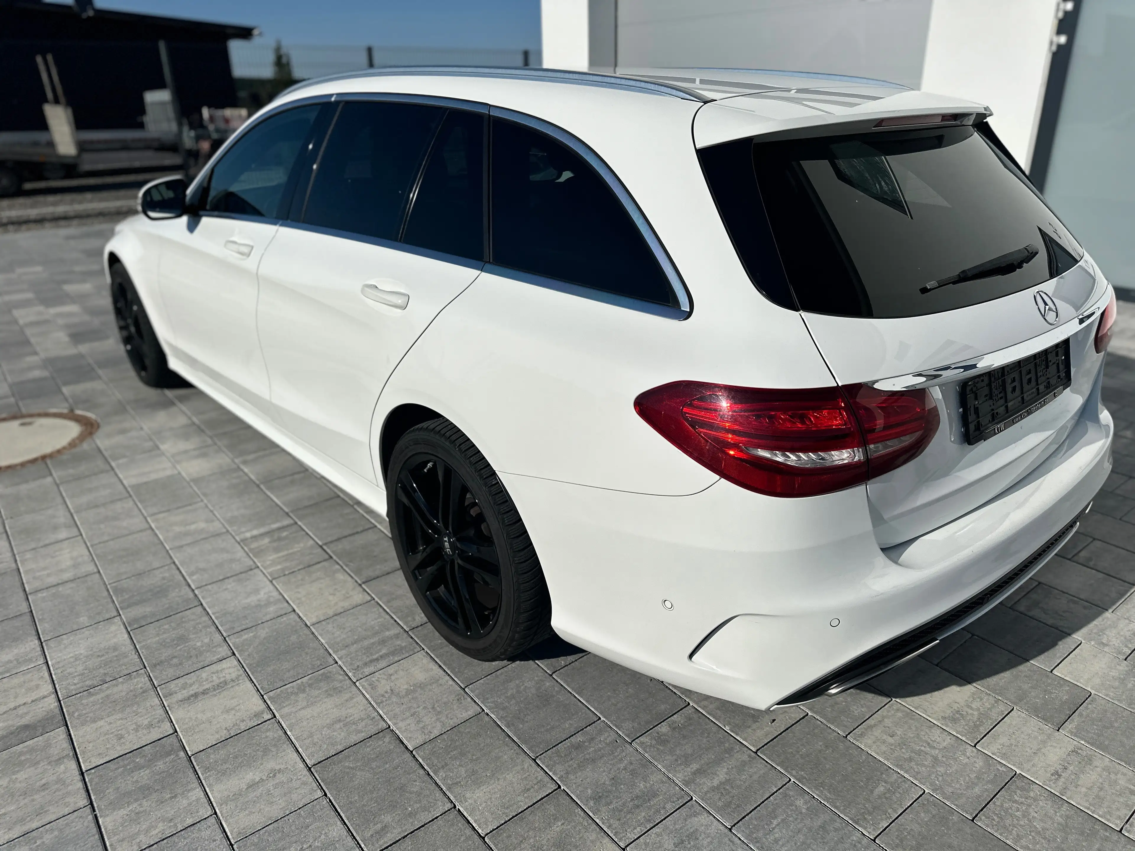 Mercedes-Benz C 250 C 250 CGI (205.245) — photo 7