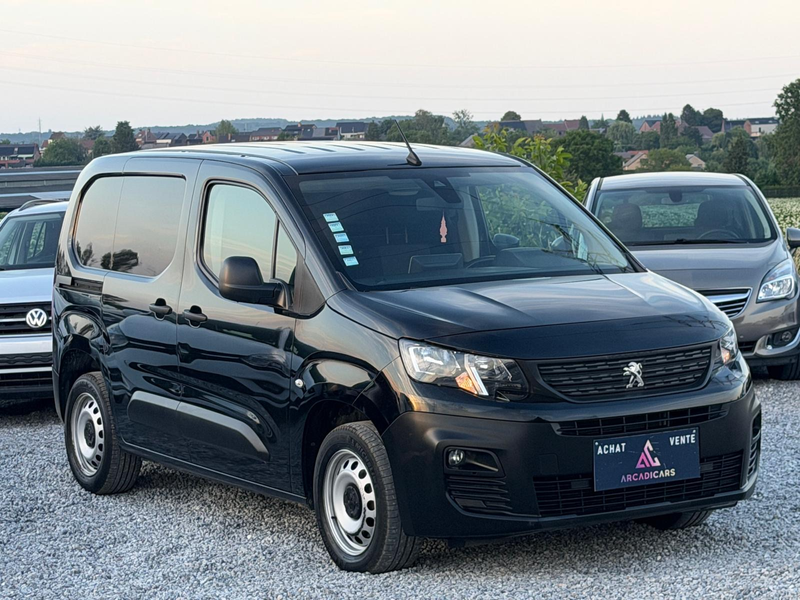 Peugeot Partner BOITE AUTO - CAR PLAY - CAPTEURS - ESSENCE - GARANTIE — photo 4