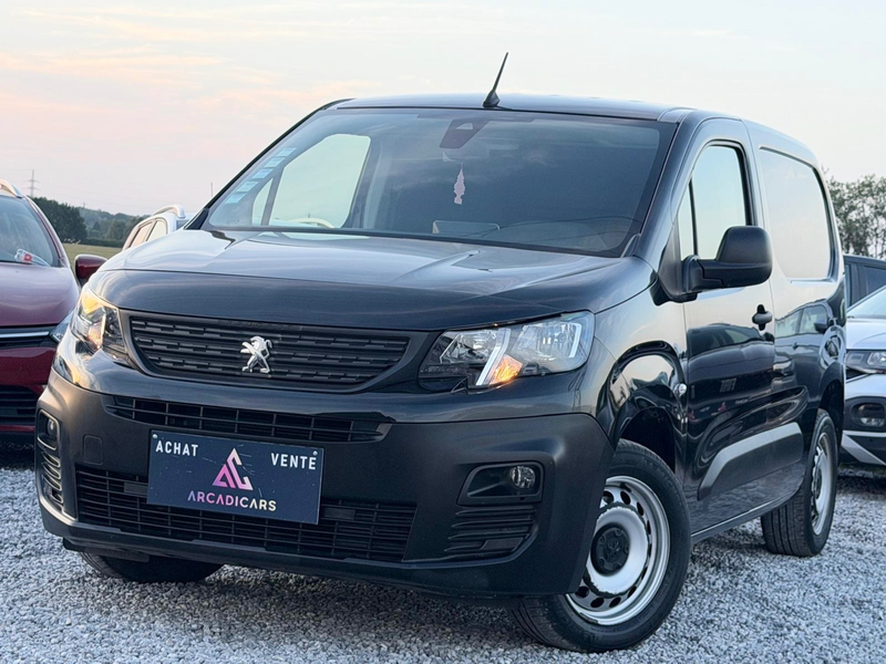 Peugeot Partner BOITE AUTO - CAR PLAY - CAPTEURS - ESSENCE - GARANTIE