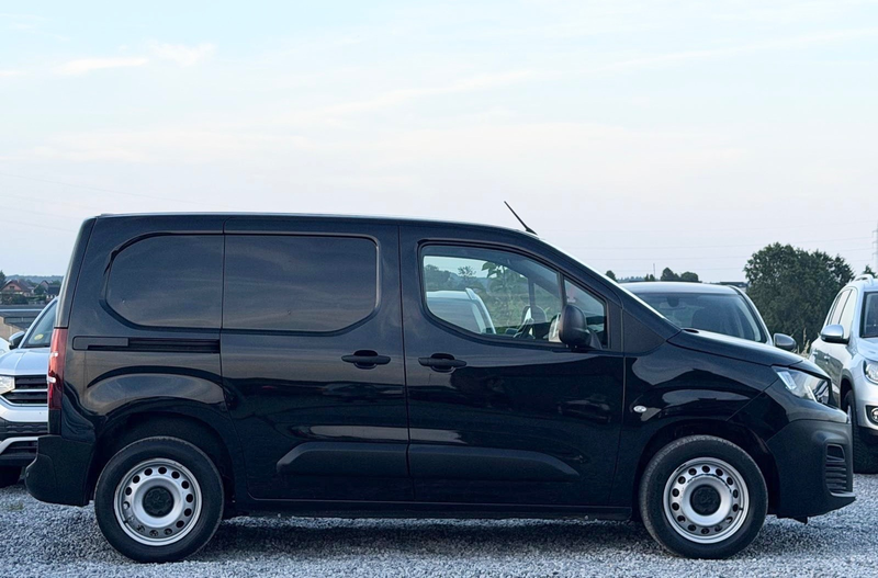 Peugeot Partner BOITE AUTO - CAR PLAY - CAPTEURS - ESSENCE - GARANTIE — photo 5
