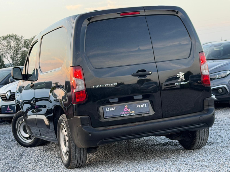 Peugeot Partner BOITE AUTO - CAR PLAY - CAPTEURS - ESSENCE - GARANTIE — photo 8