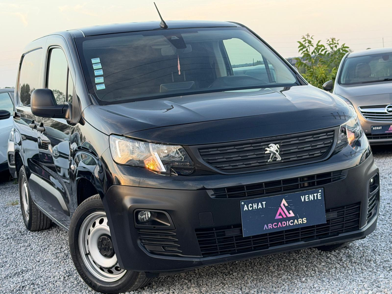 Peugeot Partner BOITE AUTO - CAR PLAY - CAPTEURS - ESSENCE - GARANTIE — photo 3