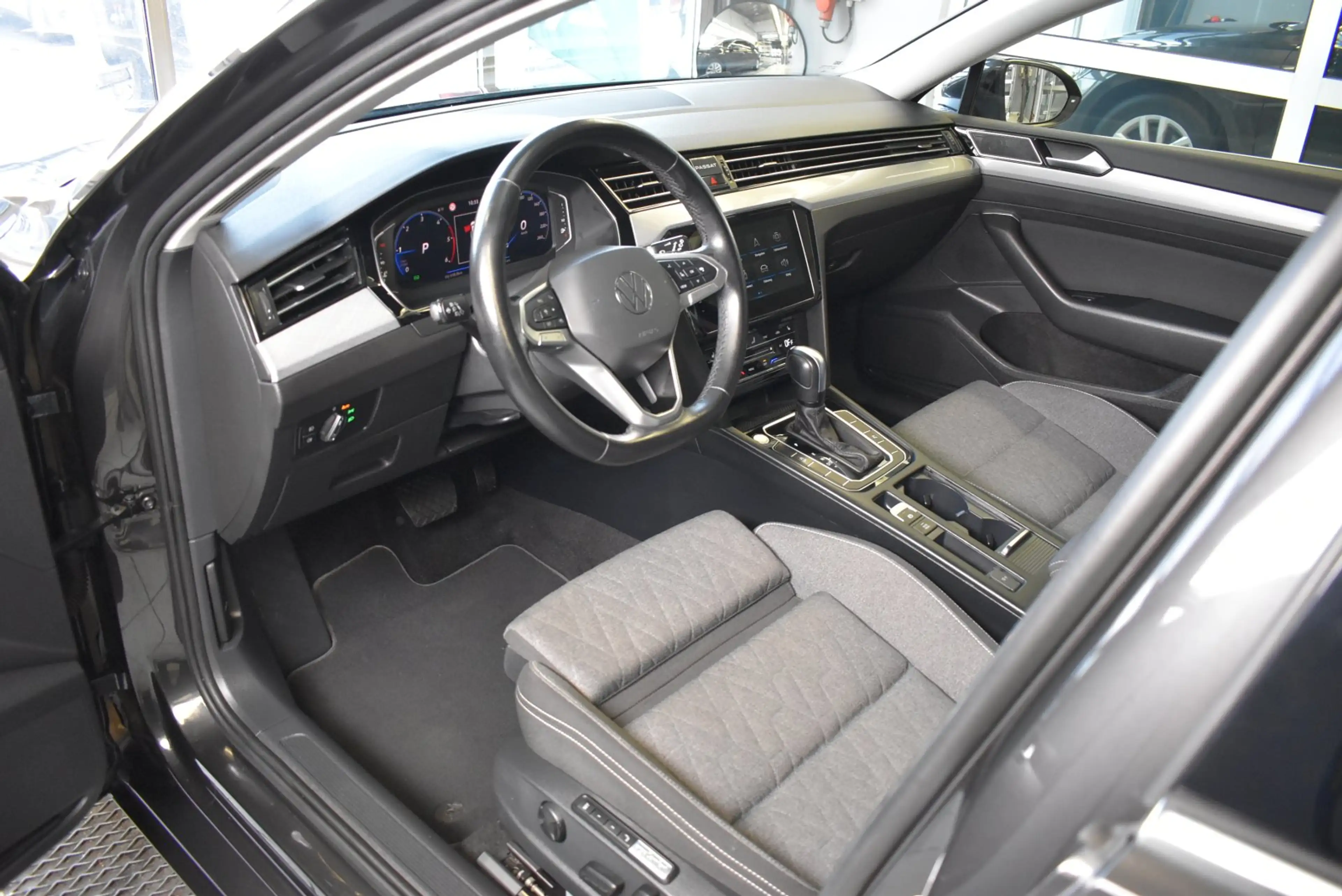 Volkswagen Passat Variant 2.0 TDI Business DSG*AHK*Matrix-LED — photo 12