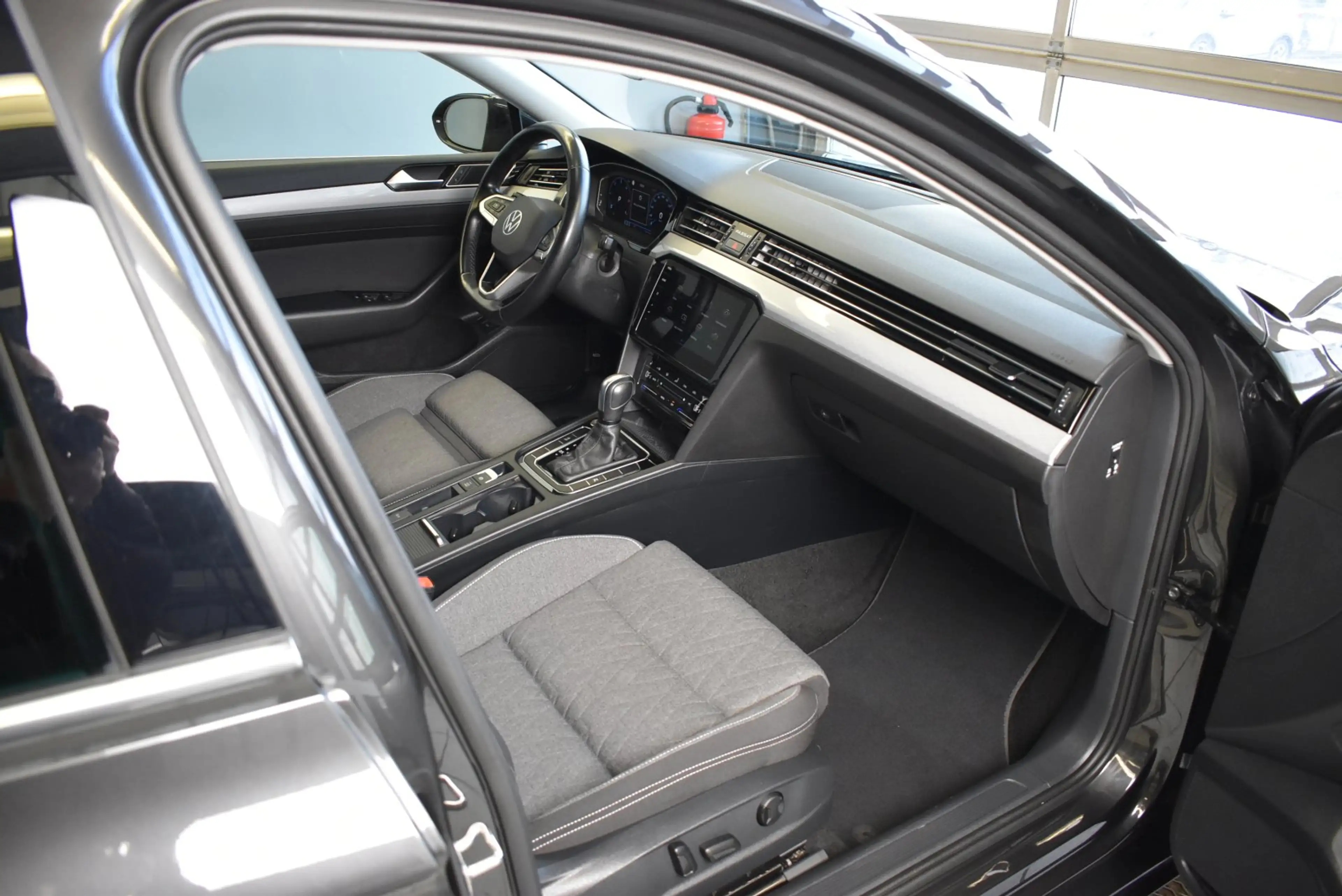 Volkswagen Passat Variant 2.0 TDI Business DSG*AHK*Matrix-LED — photo 14