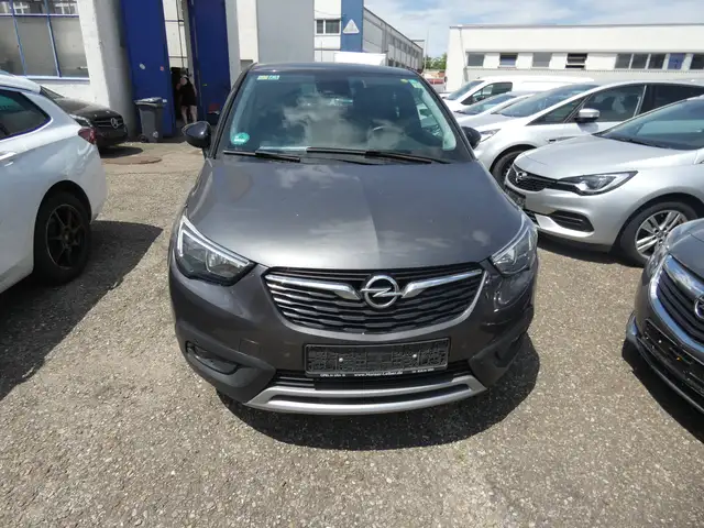 Opel Crossland X view 2