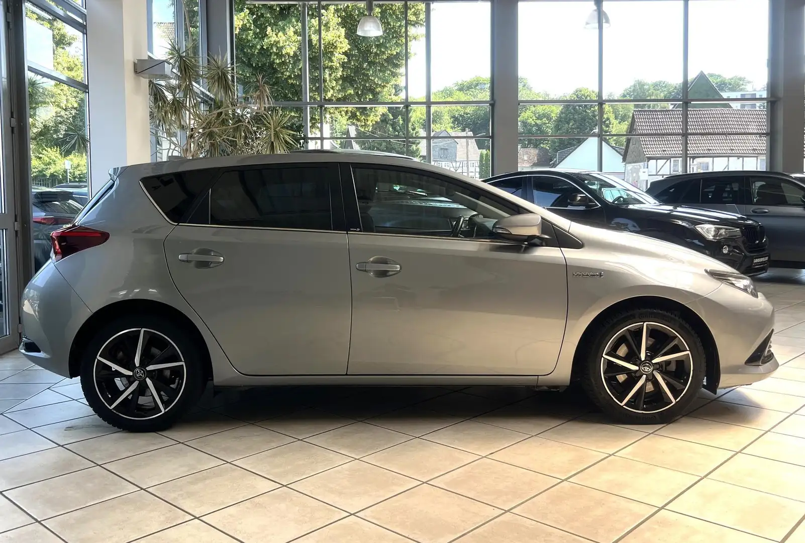 Toyota Auris Auris 1.8 Edition-S+ *KAMERA*SPUR*SHZ*ALLWETTER* Srebrny - 2