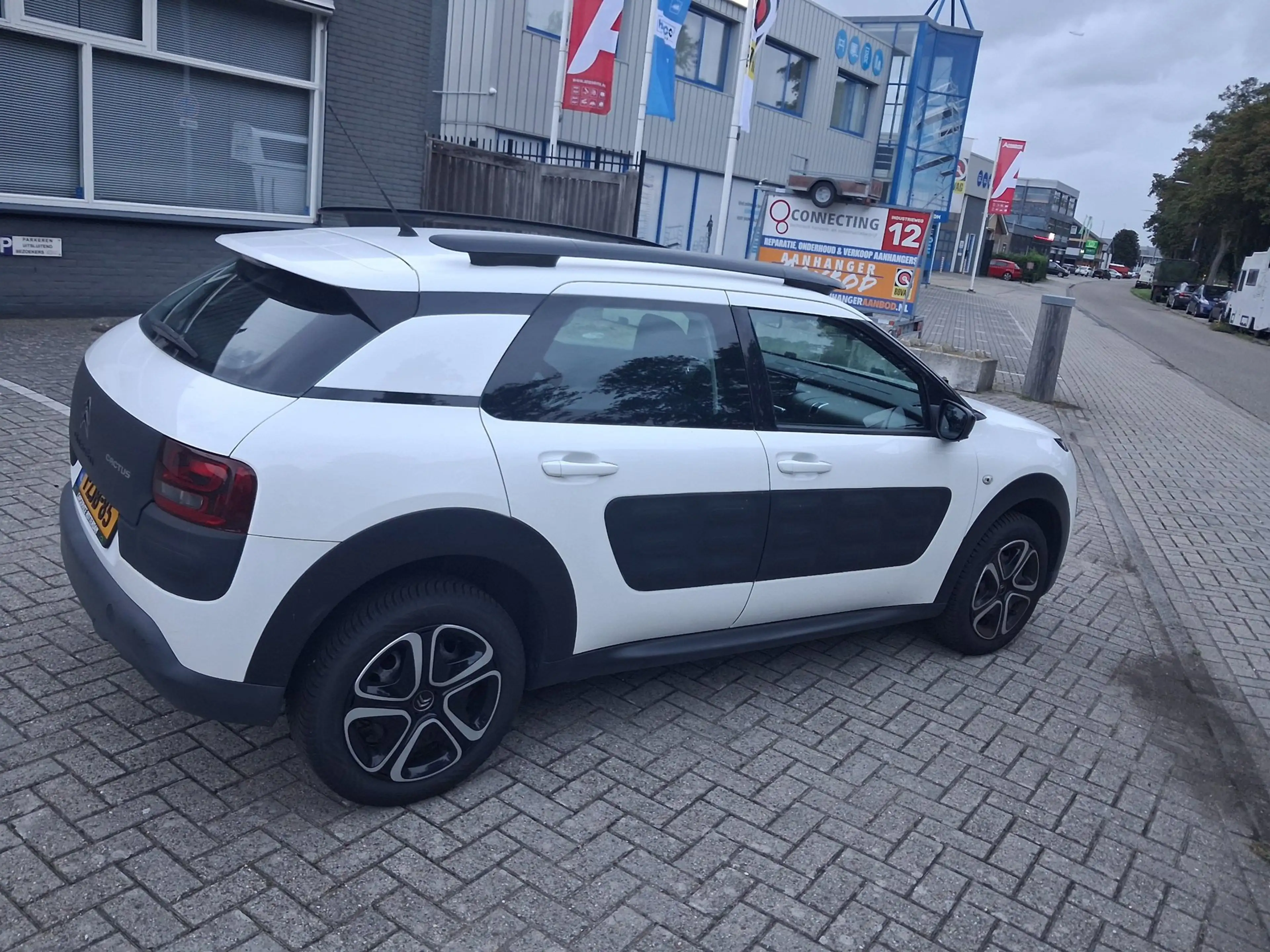Citroen C4 Cactus 1.2 e-VTi Feel ((( auto.aat ))) — photo 4