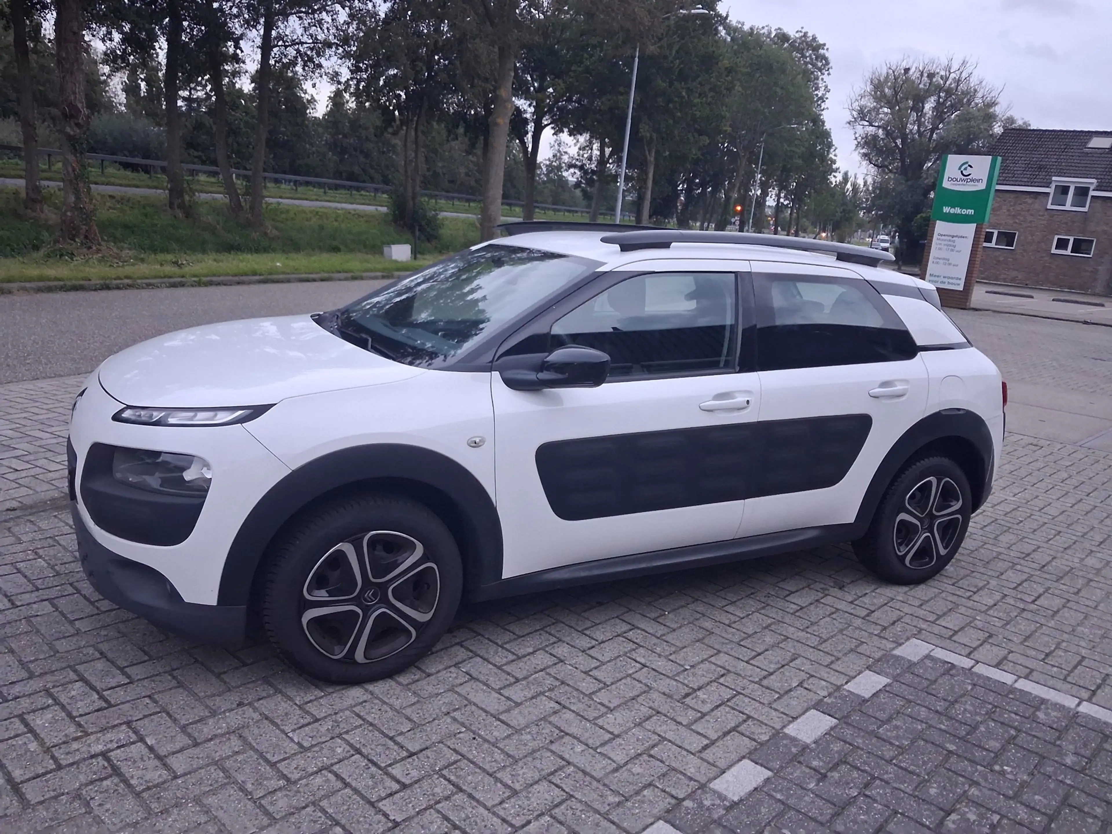 Citroen C4 Cactus 1.2 e-VTi Feel ((( auto.aat ))) — photo 3