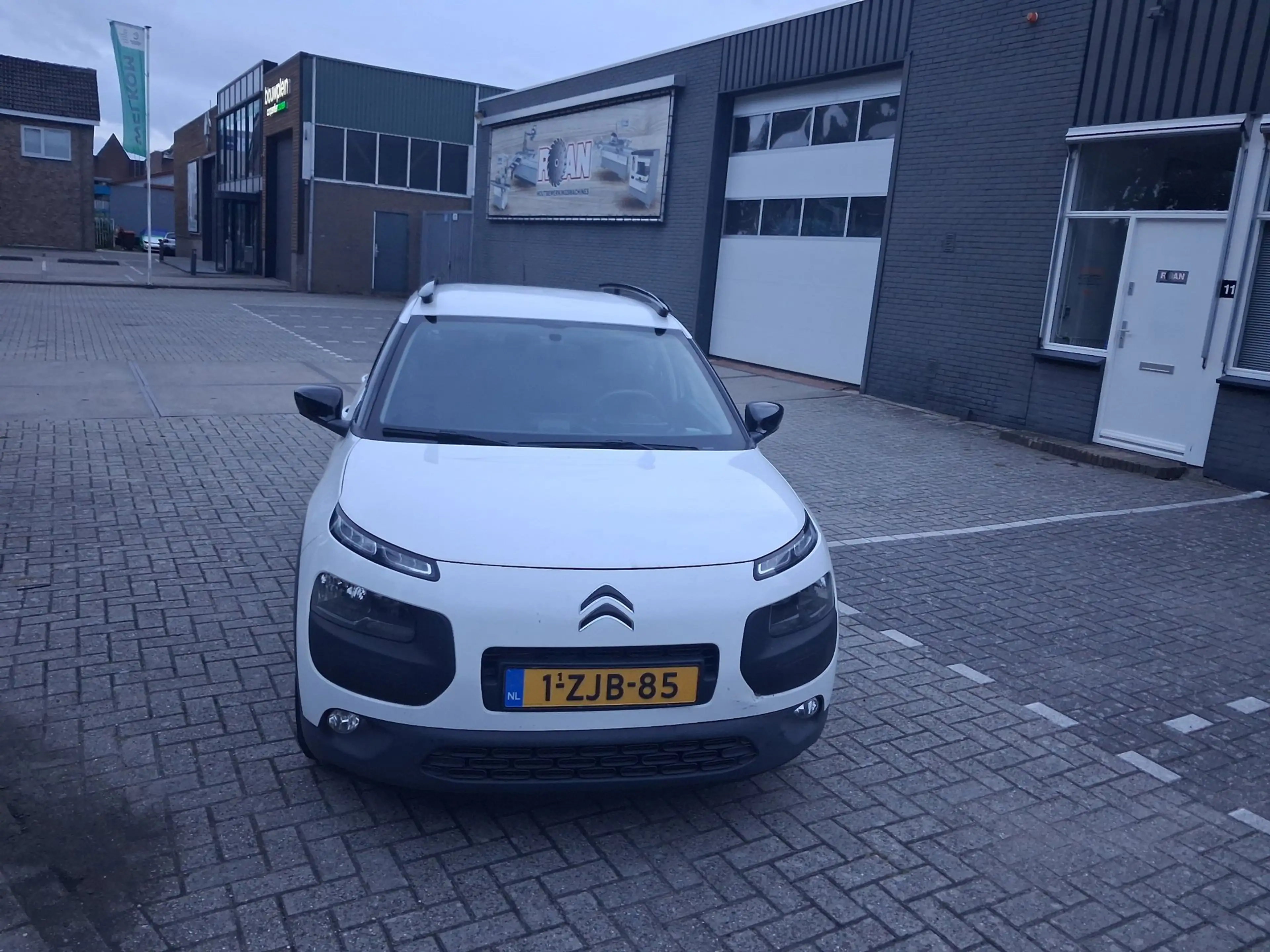 Citroen C4 Cactus 1.2 e-VTi Feel ((( auto.aat ))) — photo 2
