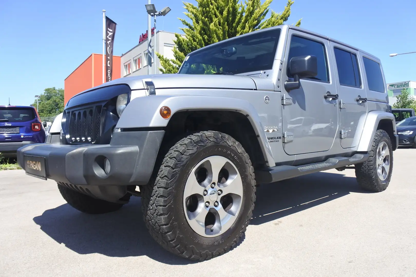 Jeep Wrangler Unlimited Sahara 2,2 CRDi Aut./LEDER/NUR109TKM Silber - 1