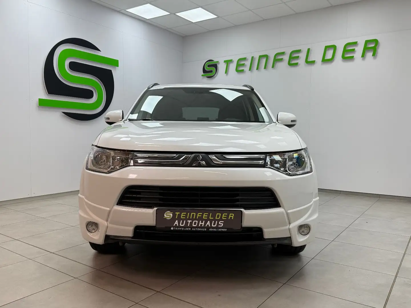 Mitsubishi Outlander 2,2 ClearTec Invite 4WD TEMPOMAT Weiß - 2