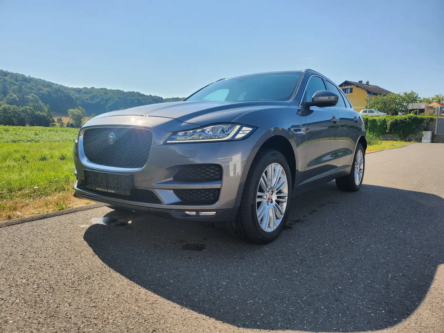Jaguar F-Pace F-Pace 25d AWD Portfolio Aut. Portfolio Grau - 1