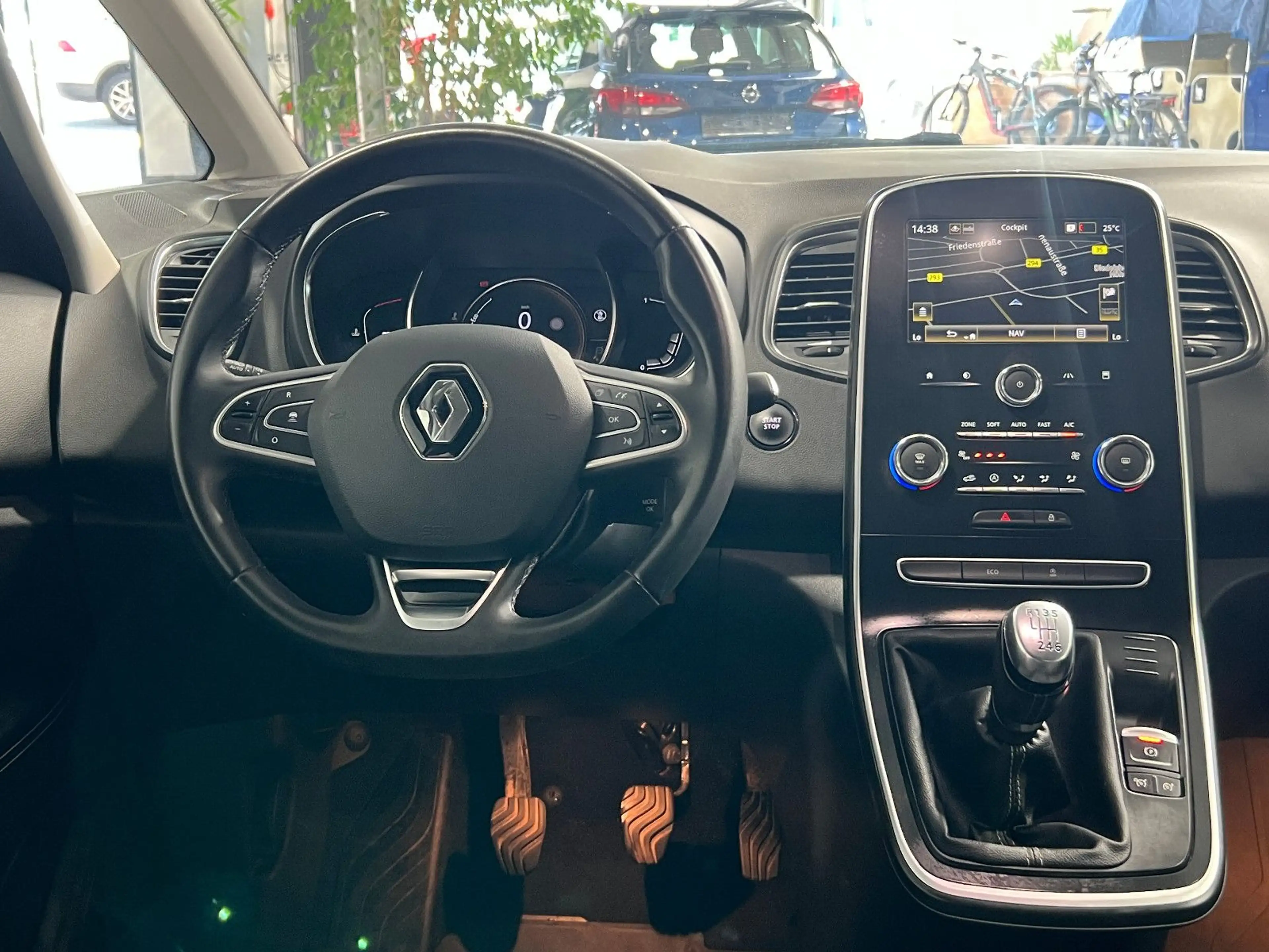 Renault Grand Scenic IV 1.3 **Navi*Kamera*PDC*Temp** — photo 14