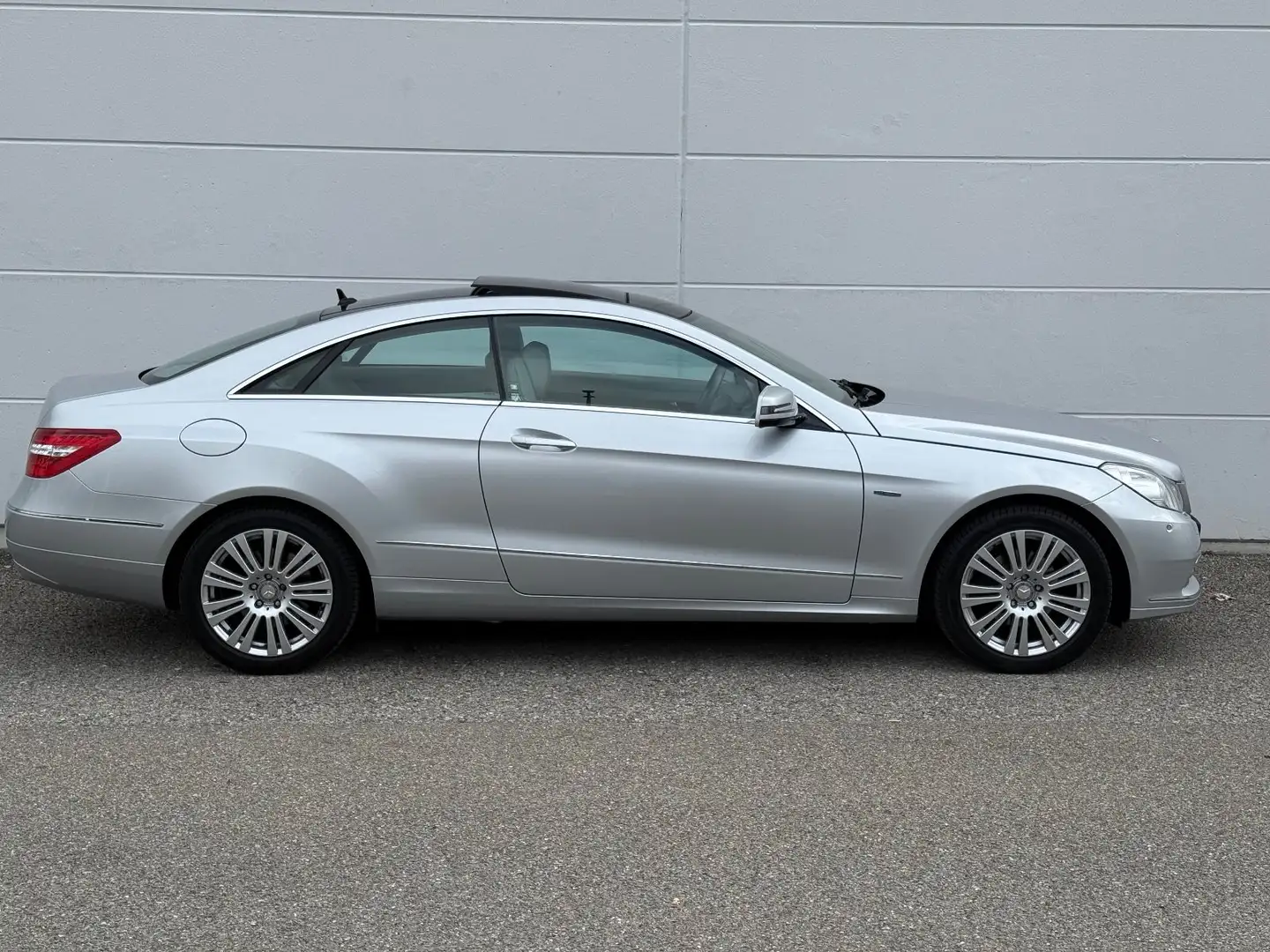 Mercedes-Benz E 200 E -Klasse Coupe E 200 CGI BlueEfficiency Argent - 2