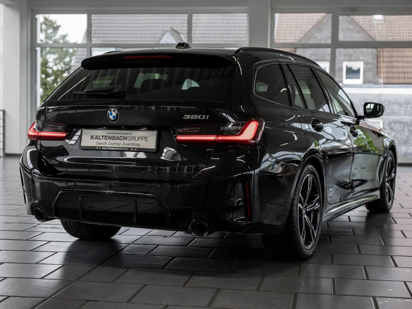 BMW 320 i Touring M-Sport FACEL. PANO HUD 360° LED Noir - 2