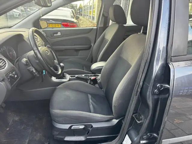 Ford Focus view 10