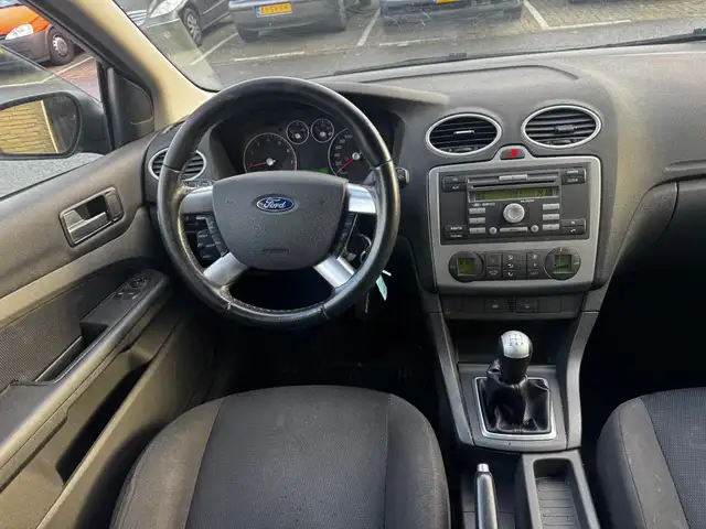 Ford Focus view 2