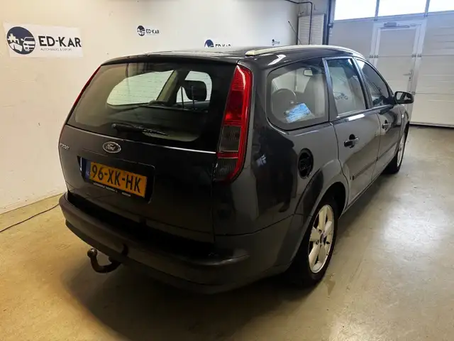 Ford Focus view 6