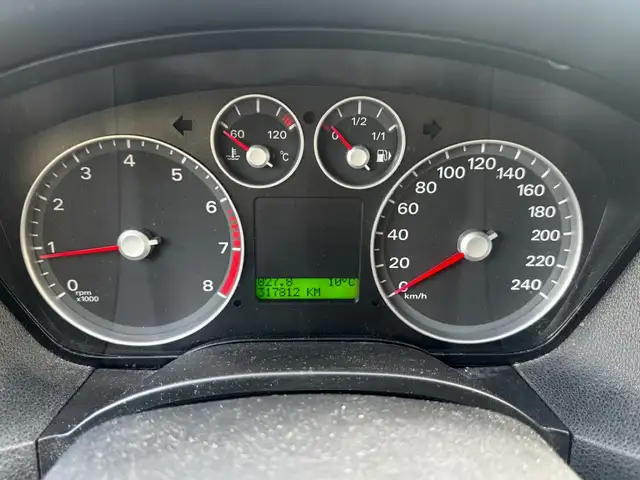 Ford Focus view 14