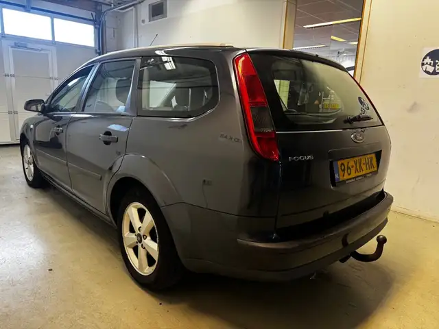 Ford Focus view 8