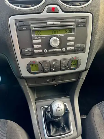 Ford Focus view 3