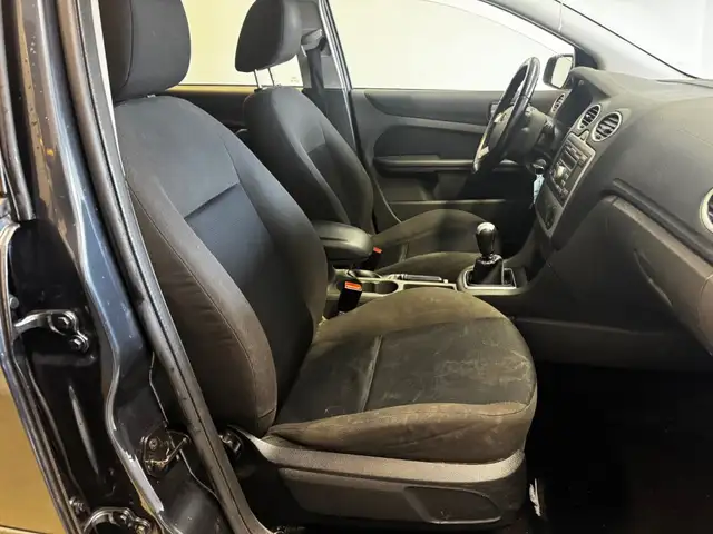 Ford Focus view 9