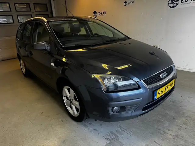 Ford Focus view 5